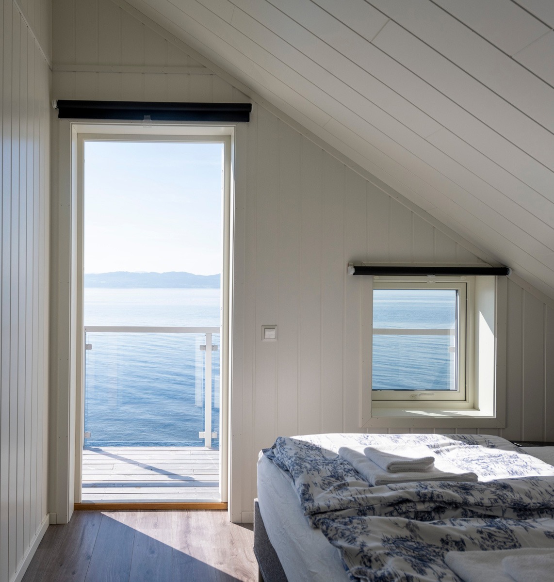 Comfortable beds where you can fall asleep to the sound of crashing waves and wake up to breathtaking views, providing peace of mind and renewed energy.