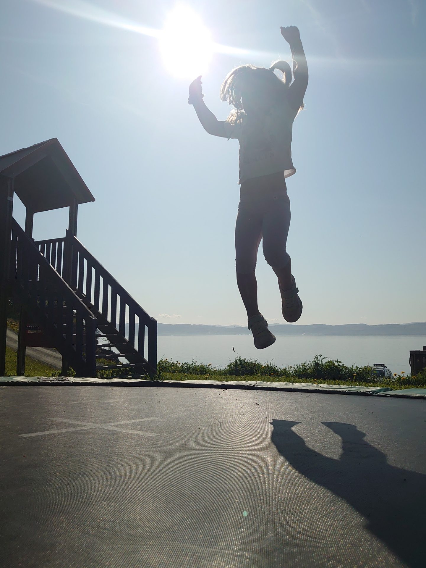 Der Spielplatz auf Hjellup Fjordbo bietet stundenlangen Spaß und Spiel